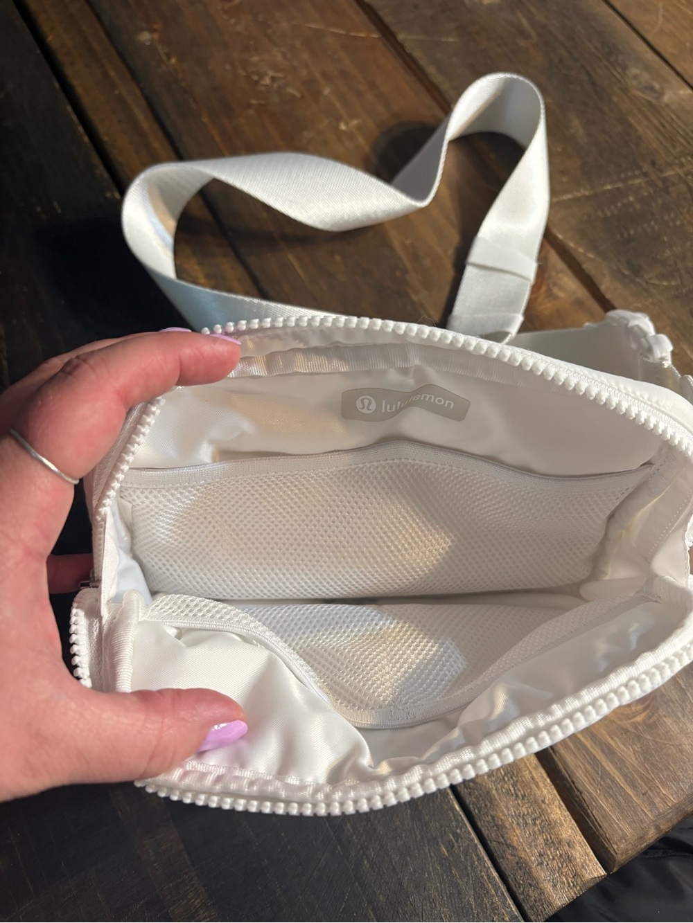 lululemon athletica Small White Crossbody Puffer Bag - Picture 2 of 2